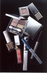 全球正品化妝品批發(fā)直供 一線大牌超低折扣，精細(xì)化學(xué)品全渠道賦能